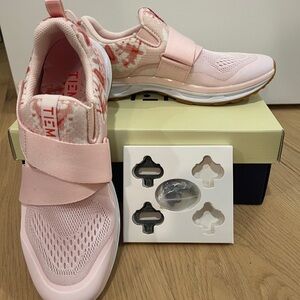 Brand New Pink Tiems comes with the bike clips!!